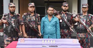 যশোরে ৫ পিস স্বর্ণের বারসহ আটক ১